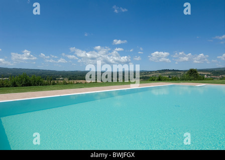 Piscina privata in casa di campagna. Foto Stock