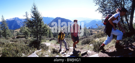 Escursionismo gruppo escursionista paesaggio paesaggio Alpe Salei Valle Onsernone Canton Ticino montagne Valle Onsernone Swi Foto Stock