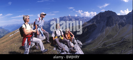 Gruppo escursionista paesaggio paesaggio montagne Fisetenpass-Klausenpass Alpi tempo libero escursioni in montagna escursionismo in precedenza Foto Stock