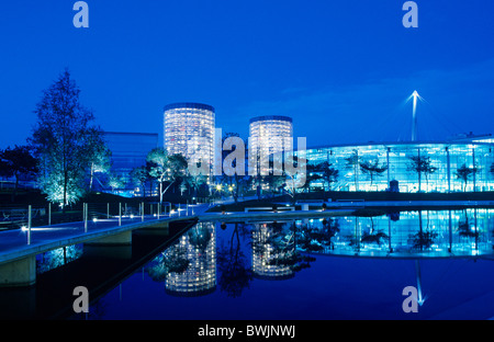 L'Europa, Germania, Bassa Sassonia, Wolfsburg, Autostadt Wolfsburg, KundenCenter e Autotuerme Foto Stock