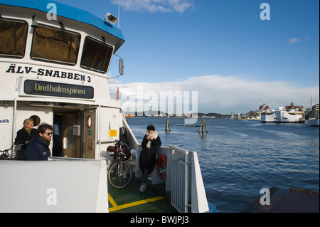 Traghetto sul fiume che attraversa il fiume Göta älv a Gothenburg, Svezia. Foto Stock