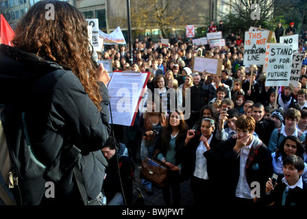 Scolari e studenti protestano in aumento le tasse presso l'Università di Bristol Foto Stock