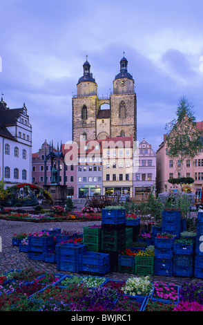 L'Europa, Germania, Sassonia Anhalt, il memoriale di Martin Lutero sulla piazza del mercato di fronte al municipio e Saint Mary's ch Foto Stock