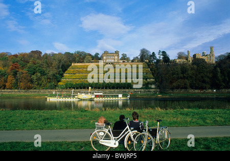L'Europa, Germania, in Sassonia, in vista del fiume Elba vicino a Dresda con Lingner Castello e Eckberg Castle Foto Stock