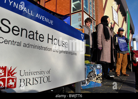 Gli studenti dell'Università di Bristol protesta contro l'aumento tasse di iscrizione e contributi Foto Stock