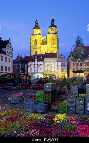 L'Europa, Germania, Sassonia Anhalt, il memoriale di Martin Lutero sulla piazza del mercato di fronte al municipio e Saint Mary's ch Foto Stock