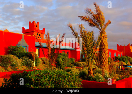 Riad Ksar Massa hotel al di fuori di palme turismo Sidi Wassay Marocco Africa Africa del Nord Foto Stock