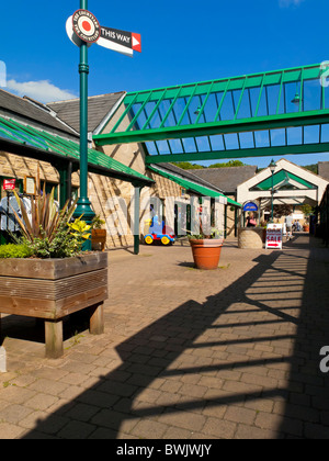 Il picco Village Outlet Shopping Center a Rowsley vicino a Matlock nel Peak District Inghilterra REGNO UNITO Foto Stock