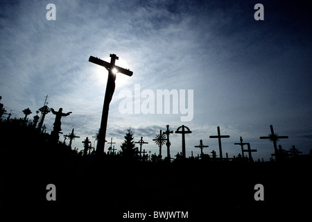 La Lituania. La Collina delle Croci a Tumulo Jurgaicai vicino alla città di Siauliai in Lituania centrale. Foto Stock