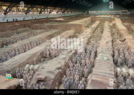 Edificio che ospita la buca numero 1 dell'Esercito di Terracotta, Xi'an, Shaanxi Province, Cina Foto Stock
