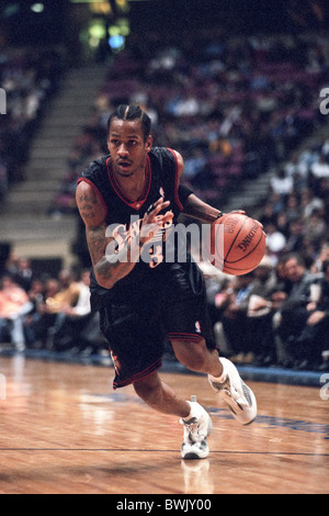 Allen Iverson giocando con i Philadelphia 76ers nel 2000. Foto Stock