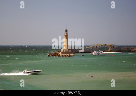 Faro di mare sulla costa del Mar Mediterraneo in motoscafo Giardini Montazah Alessandria d Egitto in Nord Africa Foto Stock