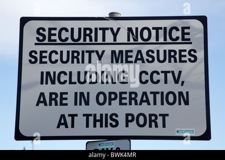 Avviso di sicurezza di avvertimento CCTV in funzionamento al porto di Dun Laoghaire Grigio a Dublino Repubblica di Irlanda Foto Stock