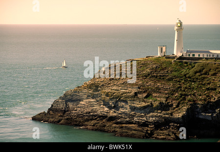 Stack del sud Lighthouse vicino a Holyhead sull'isola di Anglesey, Galles del Nord, Regno Unito. L'estate. Guardando verso nord-ovest sul Mare d'Irlanda Foto Stock