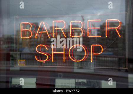 Il neon Barber shop segno a Dublino Repubblica di Irlanda Foto Stock