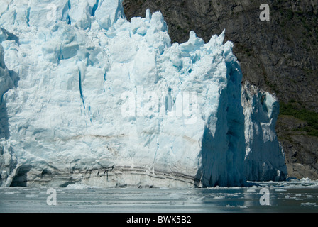 Sorpresa panorama sul ghiacciaio del ghiacciaio del paesaggio montagne neve ghiaccio mare Harriman fjord Prince William Sound Foto Stock