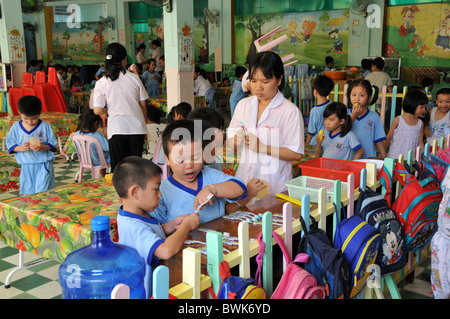 I bambini in playschool, asilo nido in Saigon Ho Chi Minh City, Vietnam Foto Stock