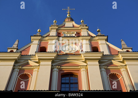 Chiesa dei Gesuiti o chiesa dell'alma Madre di Dio sotto il cielo blu, Varsavia, Polonia, Europa Foto Stock