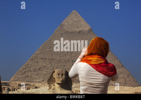 La sfinge e la piramide di Khafre, Giza, Cairo, Egitto, Africa Foto Stock
