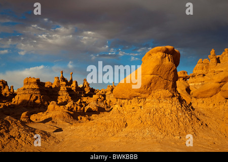 Goblins, formazioni di arenaria in Goblin Valley State Park, San Rafael Swell, Utah, Stati Uniti d'America Foto Stock