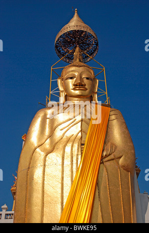 Asia Bangkok Banglamphu Banglampoo Barefoot Buddha Buddismo Golden Indravihan Indraviharn Intharawihan Kasa Foto Stock