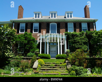 Ingresso anteriore per lunga collina a Sedgwick Gardens,Beverly, Massachusetts Foto Stock