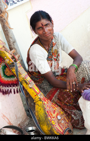 Donna indiana mendicante per le strade. Andhra Pradesh, India Foto Stock