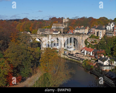 Ponte ferroviario Viadotto 1851 attraverso il fiume Nidd in autunno Knaresborough North Yorkshire Inghilterra Gran Bretagna GB UK Foto Stock