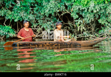 Venezuela sud America Yanomami Ironavi tribù indigeni Indiani Nativi indios nativi canoa Cano Foto Stock