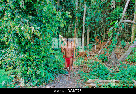 Venezuela sud America Yanomami Ironavi trib Indios Hunter Freccia di prua uomini uomo arcieri Archer caccia Hun Foto Stock