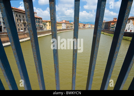 Fiume Arno dal ponte Solferino a Pisa, Toscana, Italia, Europa Foto Stock