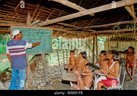Venezuela sud America indios Yanomami Cavaroa tribù indigeni nativi Indiani Nativi provenienti dal Rio Foto Stock