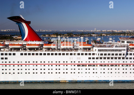 USA America Stati Uniti nord america Miami immaginazione Cruiser Liner Travel crociera Carnival Cruise Lines Foto Stock