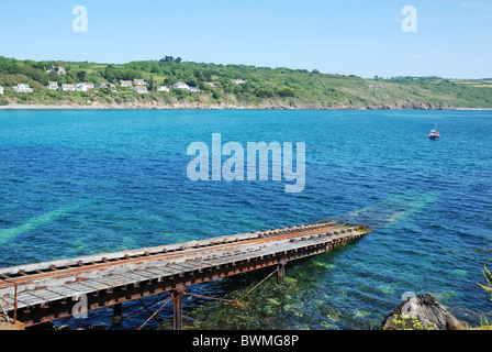 La scialuppa di salvataggio vecchia rampa di lancio a coverack in cornwall, Regno Unito Foto Stock