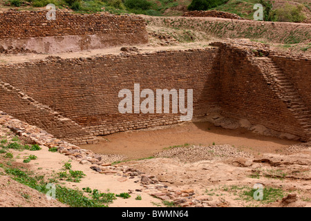 Dholavira sofisticati serbatoio acqua in un sito di scavi della antica città della civiltà Harappa, Gujarat, India Foto Stock