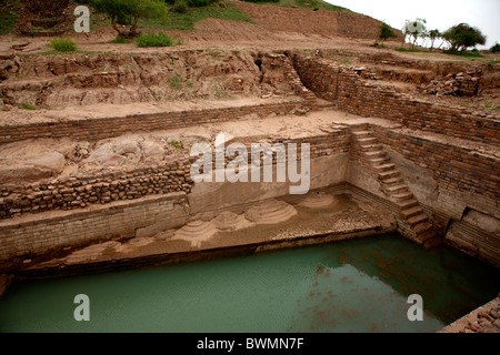 Dholavira sofisticati serbatoio acqua in un sito di scavi della antica città della civiltà Harappa, Gujarat, India Foto Stock