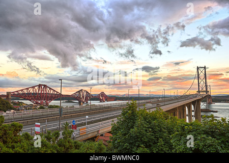 Via Strada e ponti ferroviari, Scozia, dal nord al tramonto Foto Stock