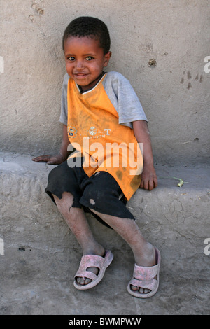 Sorridente Alaba tribù Boy prese nr Kulito, Etiopia Foto Stock