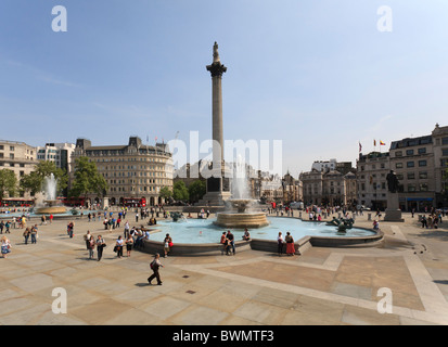 Nelson la colonna e le fontane di Trafalgar Square Foto Stock