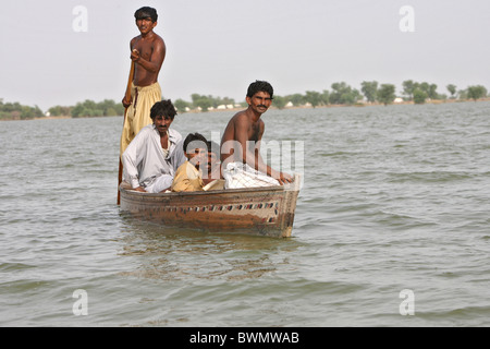 Inondazione, Shadhat Kot, Pakistan Foto Stock
