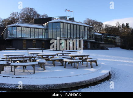 Vista esterna di pitlochry festival theatre in Scozia in inverno Novembre 2010 Foto Stock