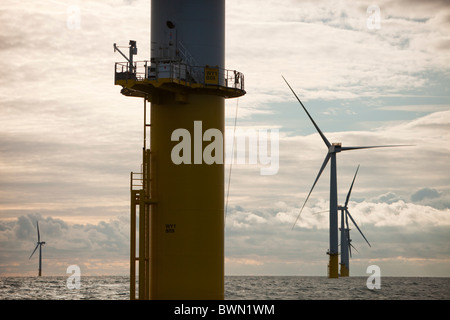 Lavorando su installazione di Walney 1 energia eolica off Barrow in Furness, Cumbria, Regno Unito. Foto Stock