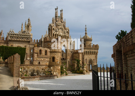 Monumento di Colomares (castello), Benalmadena Pueblo, Costa del Sol, provincia di Malaga, Andalusia, Spagna, Europa occidentale. Foto Stock