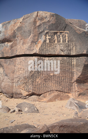 Egitto Nord Africa Sehel isola nei pressi di Aswan. La carestia stela stele viaggio viaggio africano antico egiziano vecchio blu Foto Stock