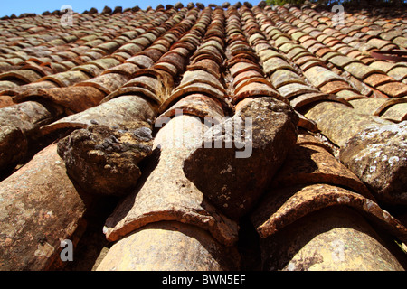 Clay tegole invecchiato vecchio stile Arabo in Spagna prospettiva Foto Stock