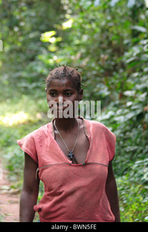 Repubblica Centrafricana Baaka Pigmei viaggio viaggio donna africana tropicale Pigmei Baka tribù tribù tribali Foto Stock