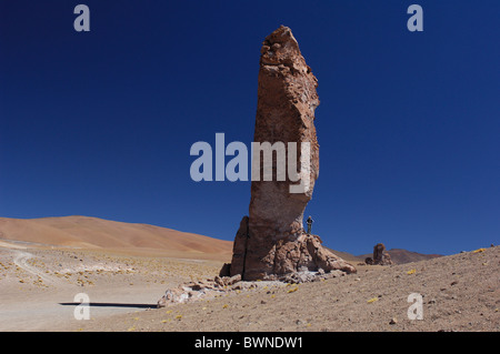 Il Cile America del Sud Monjes de la Pacana Altiplano vicino a San Pedro de Atacama montagne delle Ande Antofagasta landsca Foto Stock