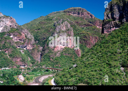 Messico America centrale America Chepe treno Canyon di rame Barranca del Cobre Chihuahua al Pacifico binario ferroviario Foto Stock