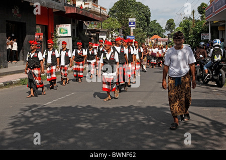 Parte di una reale cerimonia di cremazione, Ubud, Bali. Foto Stock