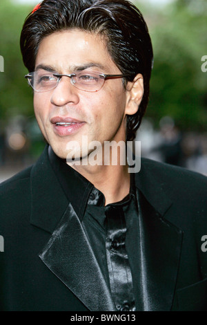 Attore di cinema Shah Rukh Khan, star di molti film indiano, a 'L'estremo padiglioni' prestazioni di carità , Shaftesbury Theatre, Londra Foto Stock